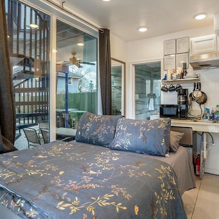 East Downtown Mico-Luxe Container Living Pod #8 Apartment Houston Exterior photo