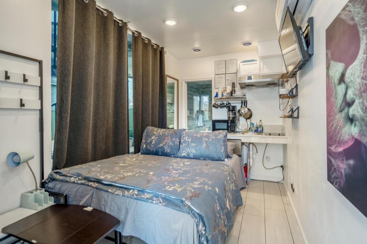 East Downtown Mico-Luxe Container Living Pod #8 Apartment Houston Exterior photo