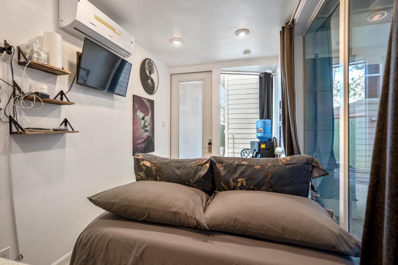 East Downtown Mico-Luxe Container Living Pod #8 Apartment Houston Exterior photo